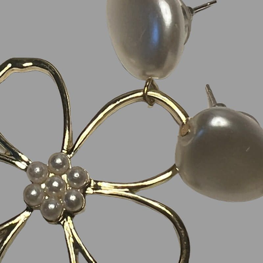 VERSAILLES Fleur Single Pearl Petal Drop Earrings