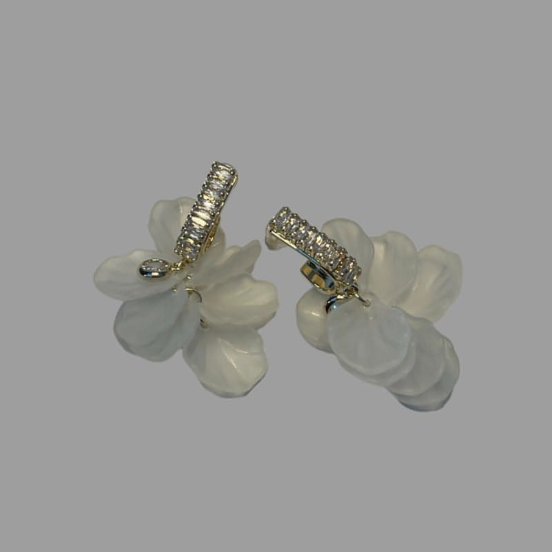 VERSAILLES Pearl Petal Drop Earrings