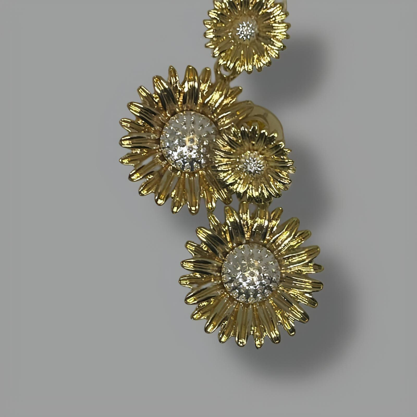 Gōld Daisy Drop Earrings