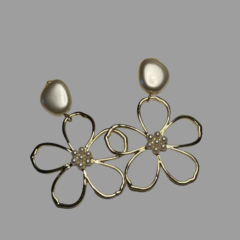 VERSAILLES Fleur Single Pearl Petal Drop Earrings